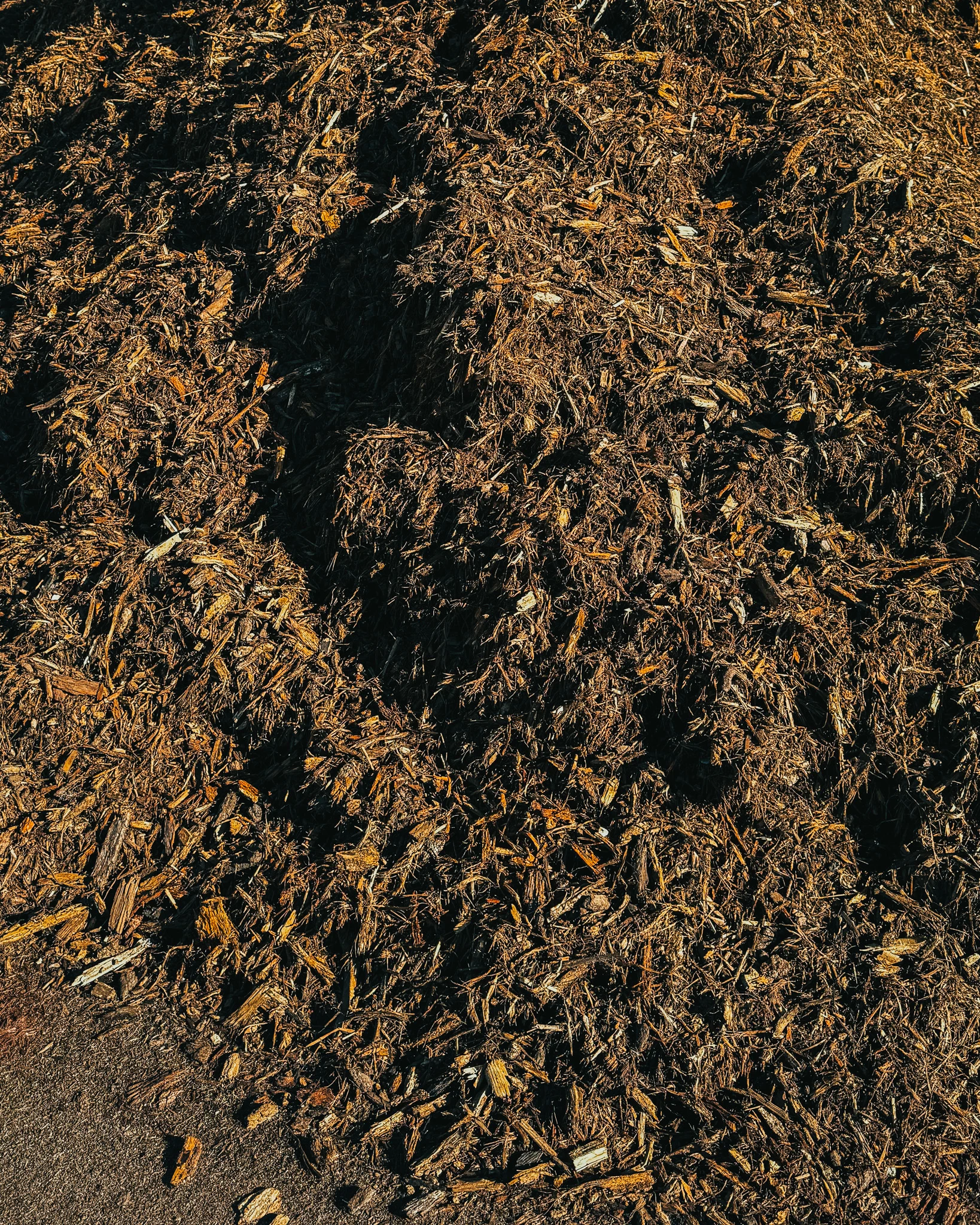 Pine mulch for landscaping and livestock bedding